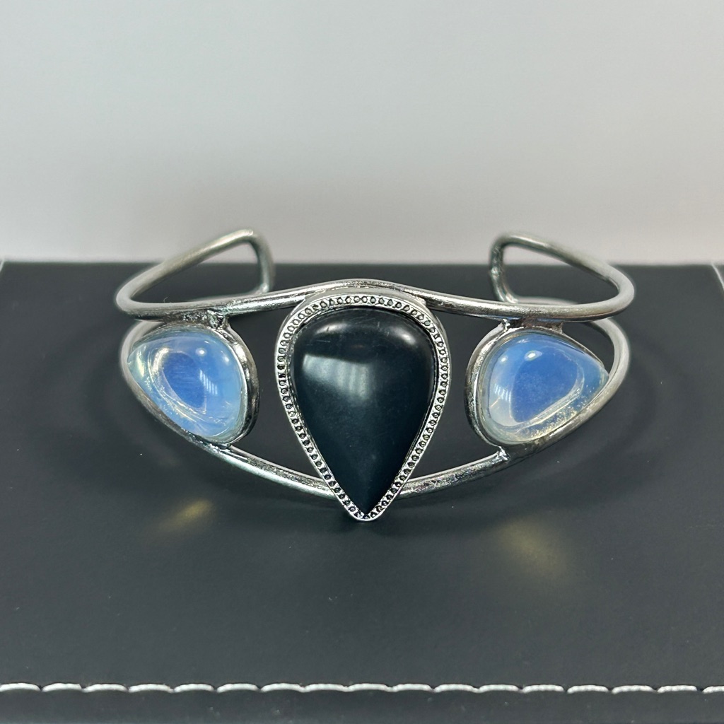 Bohemian Silver And Blue Stone Cuff 12$
